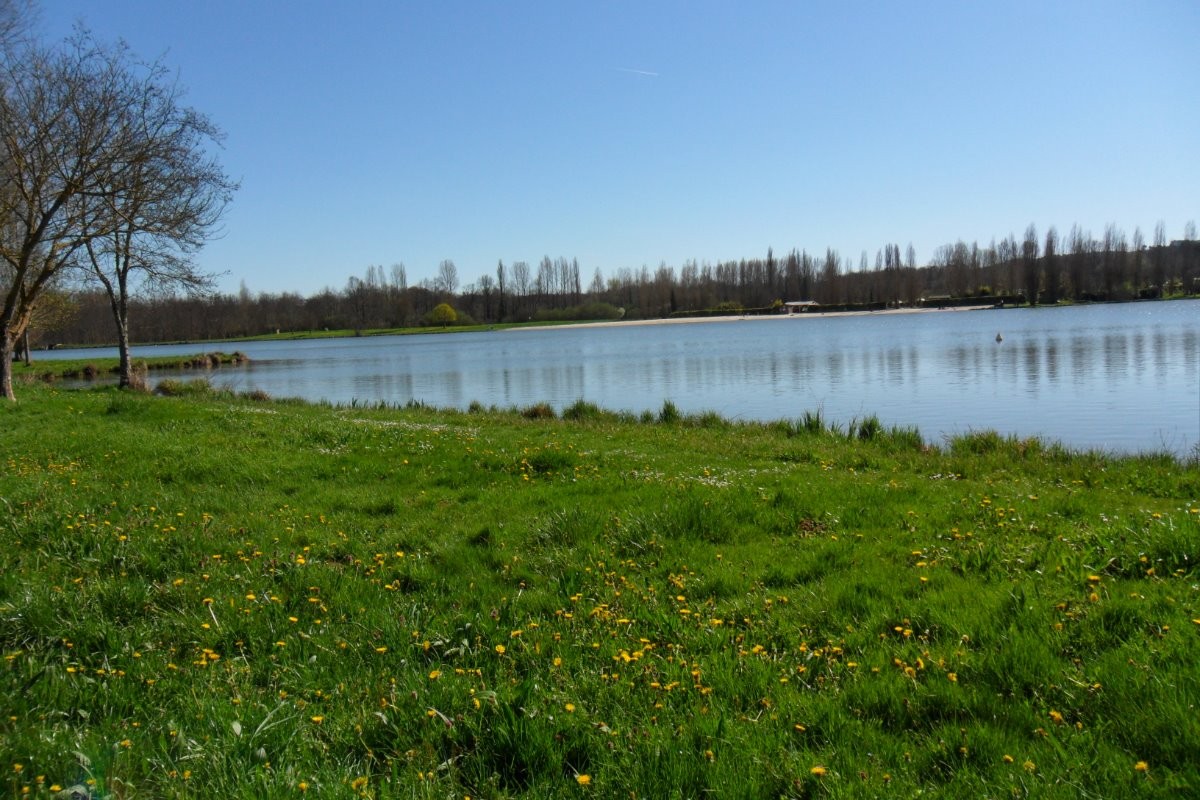 PLAN D'EAU  DE GROLEJAC