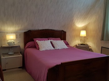 Chambre lit 140 avec Salle d'eau et WC attenants