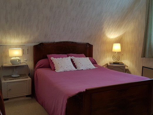 Chambre lit 140 avec Salle d'eau et WC attenants