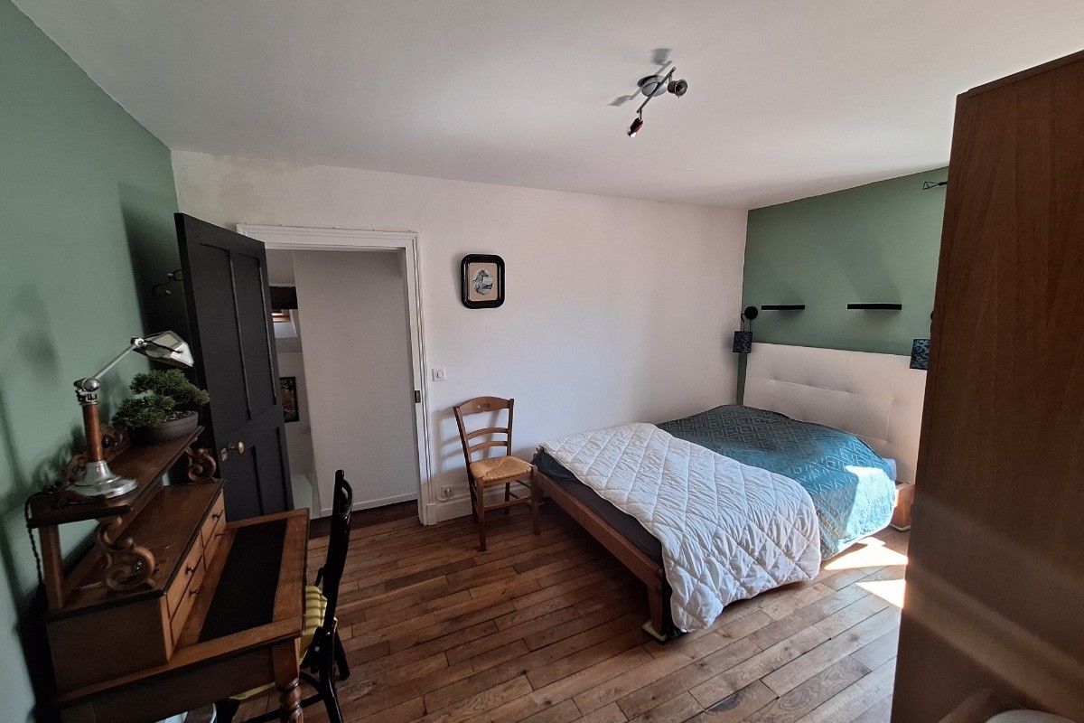 Chambre 1 & coin bureau