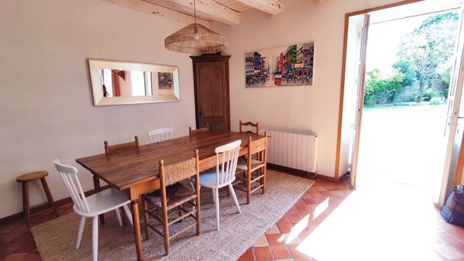 Well-equipped kitchen for 10 people, with dining table, on the ground floor.
