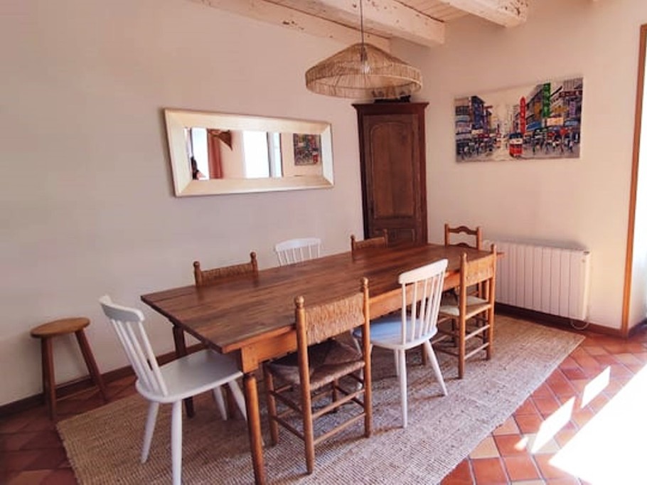 Well-equipped kitchen for 10 people, with dining table, on the ground floor.