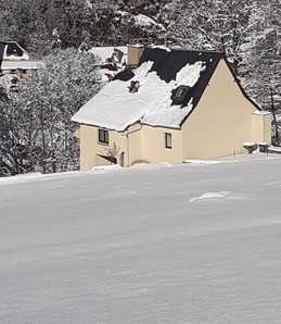 La maison dans son cocon de neige