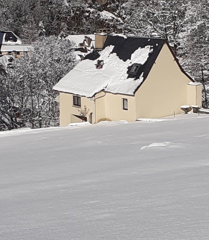 La maison dans son cocon de neige