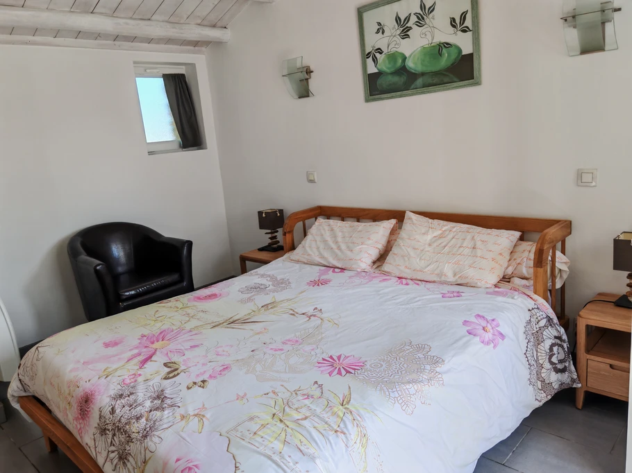 Chambre Tournepierres with a 160 cm bed