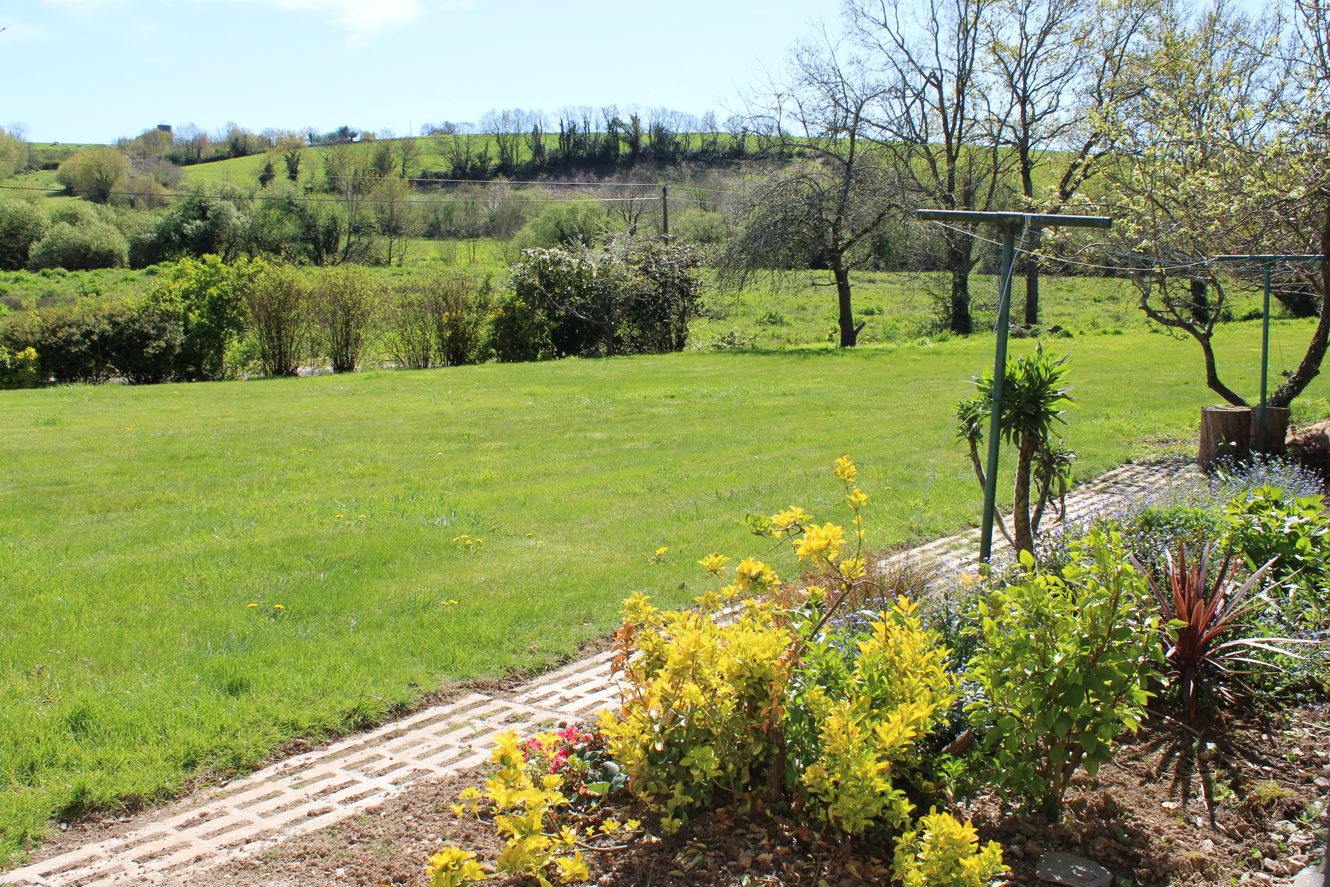 Large private landscaped garden
