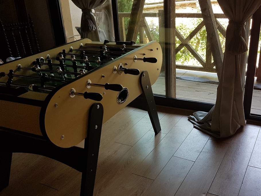 Salle de Jeux, accès par cour