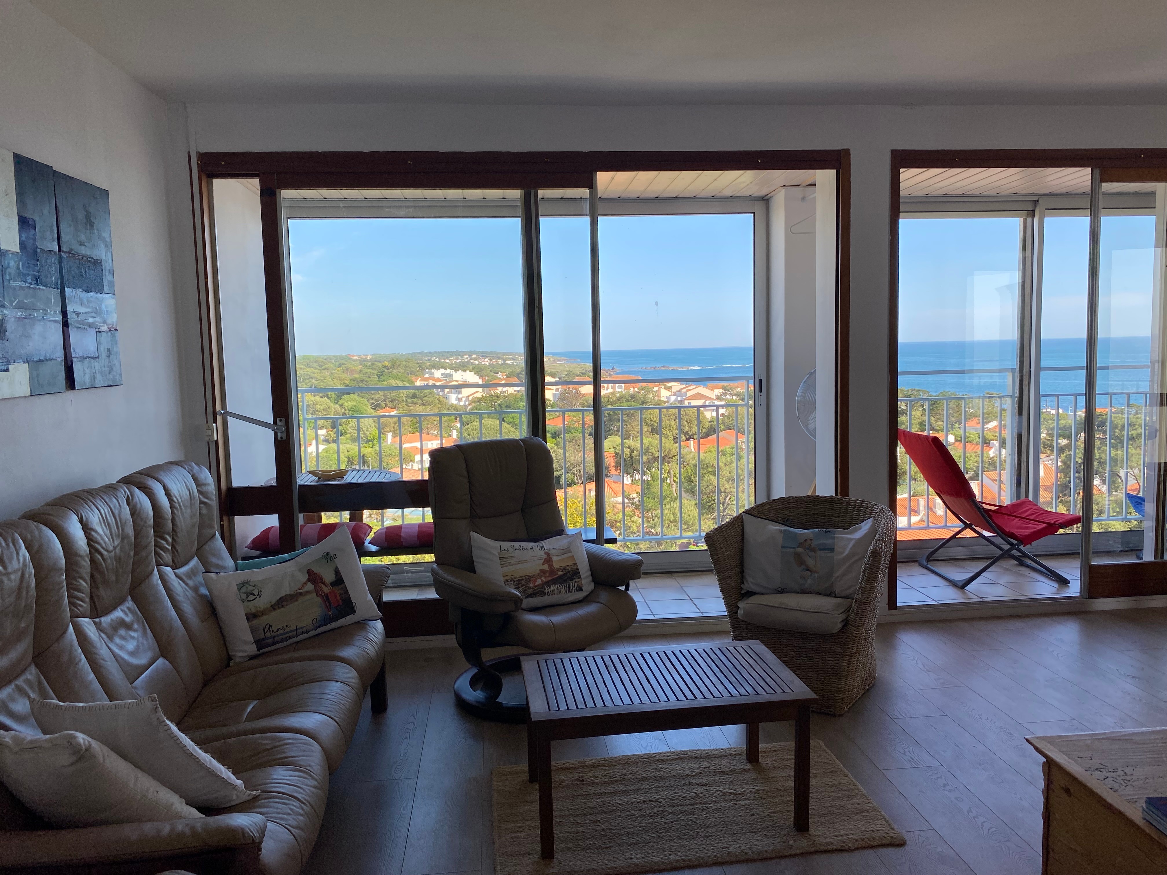 Pièce de vie avec vue mer