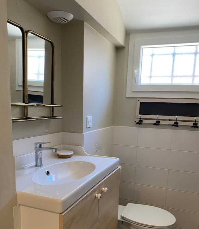 Salle d'eau 1 - Douche - Lavabo - WC