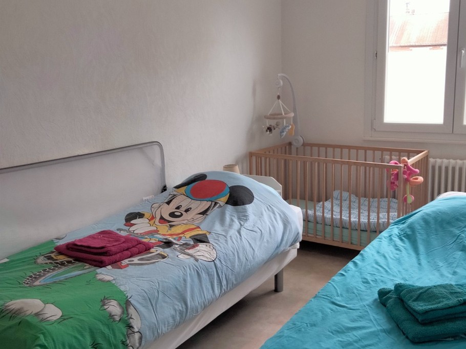3ème chambre : deux lits en 80 ou lit en 160 + lit bébé