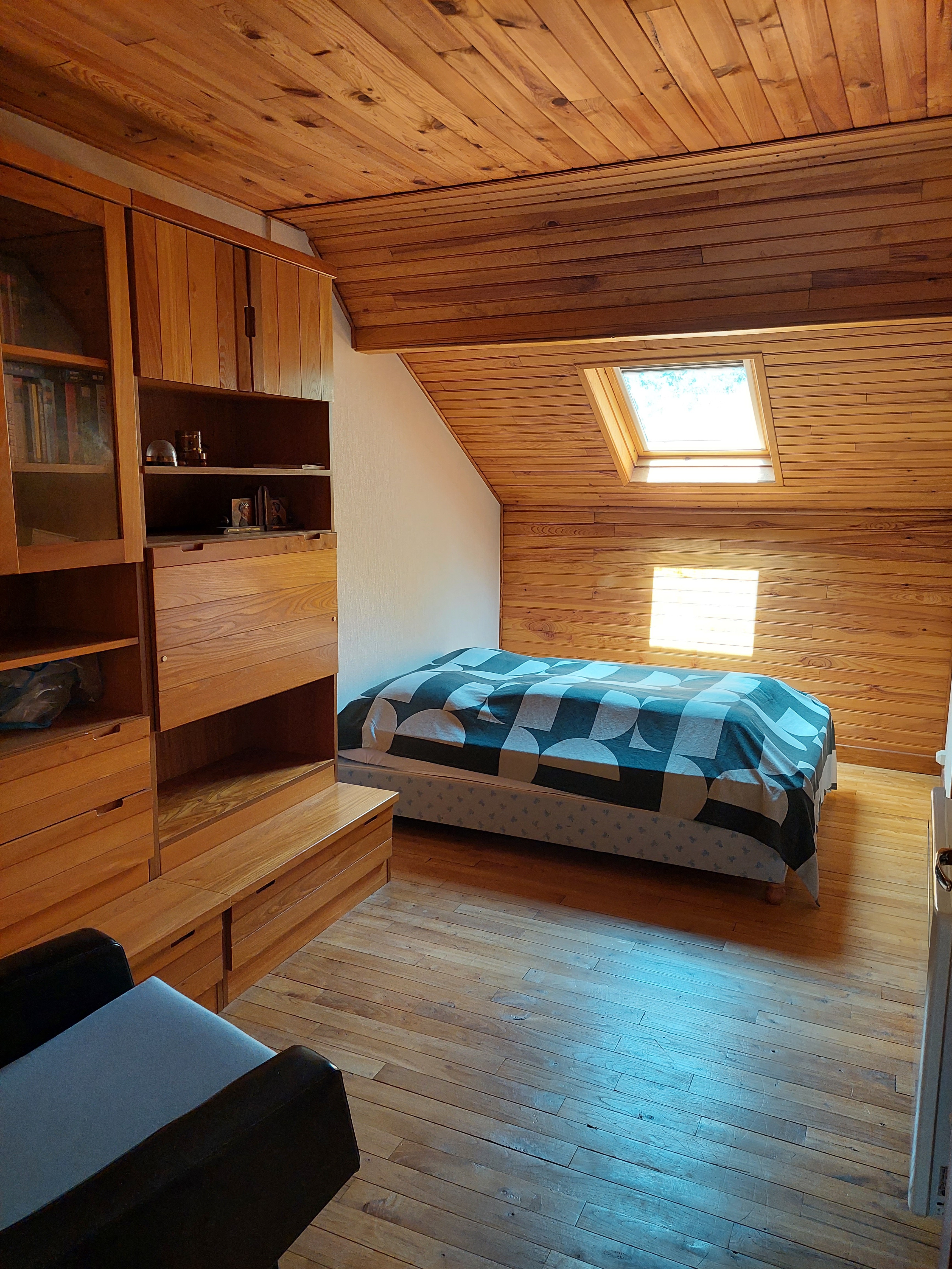 6th bedroom upstairs