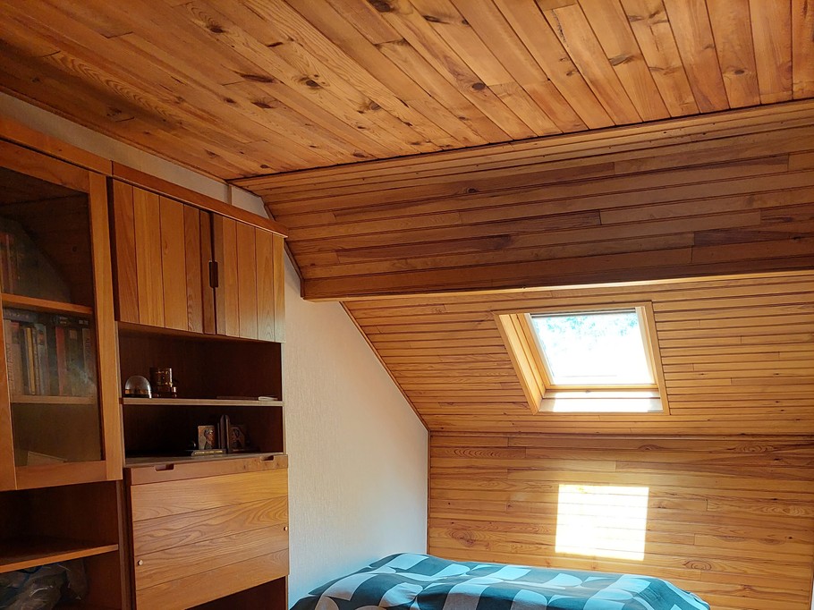 6th bedroom upstairs
