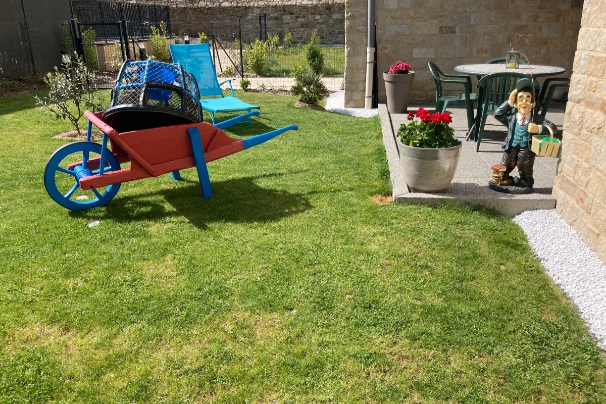 Jardin de 75 m² clos et terrasse couverte de 10m².