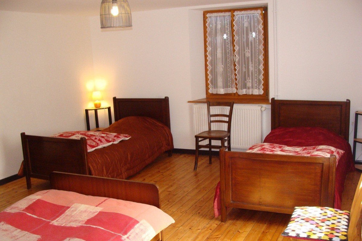 chambre à coucher 3 lits