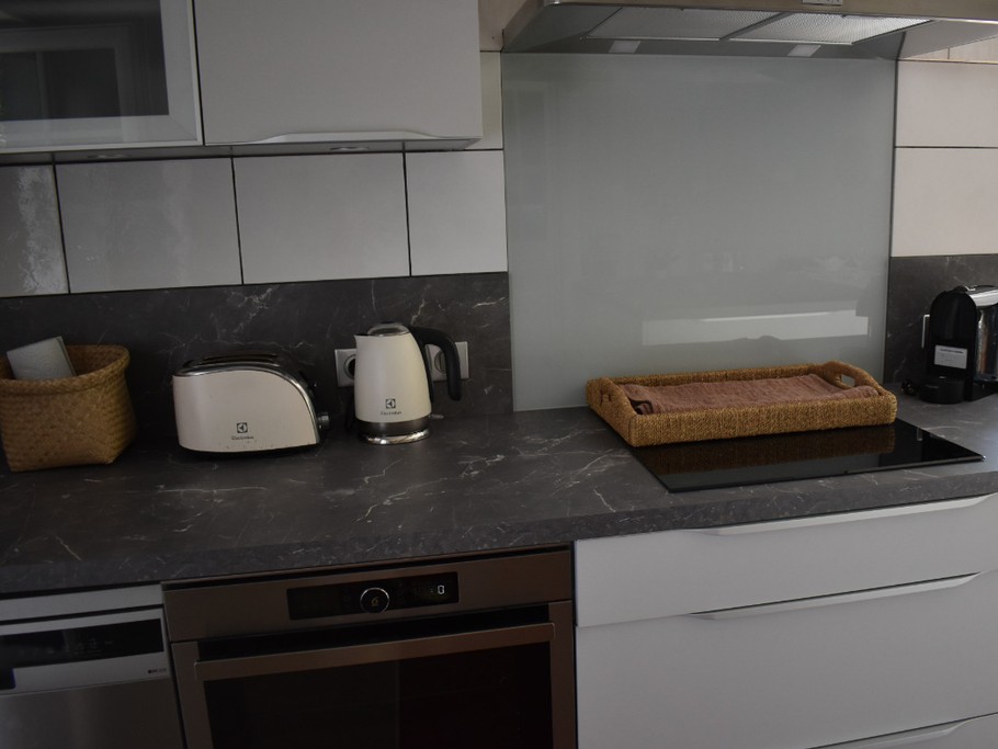 plan de travail cuisine, table induction, hotte...