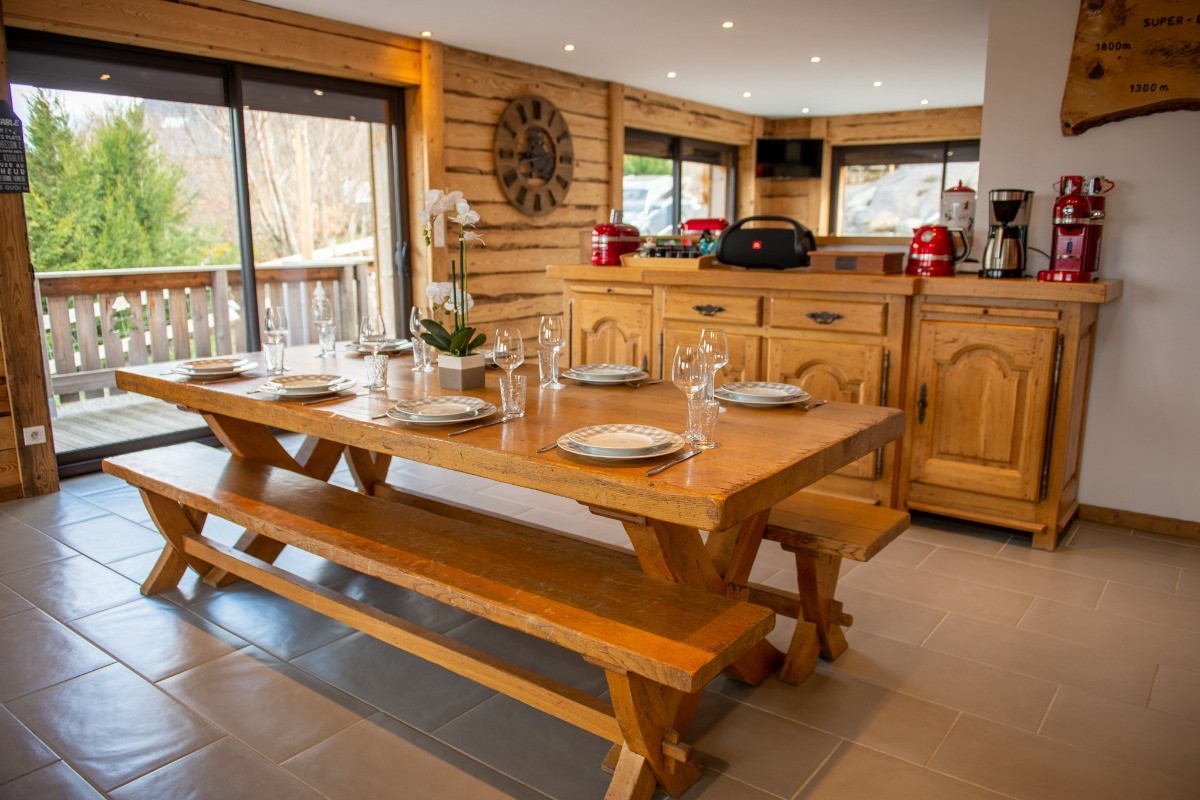 Salle à manger avec table extensible