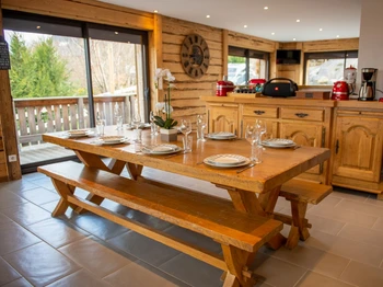 Salle à manger avec table extensible
