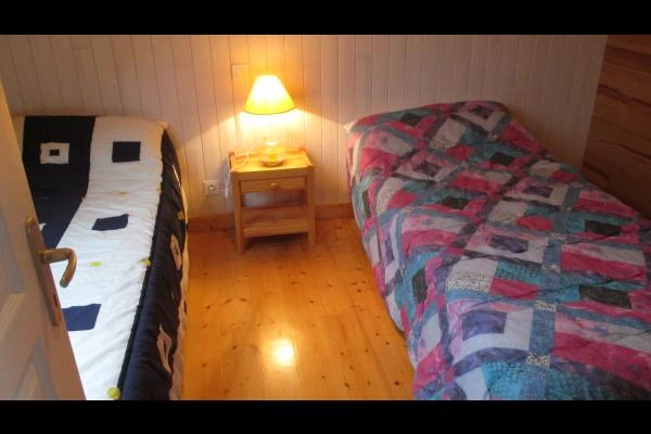 LE MARREC Location Trélevern chambre étage 2