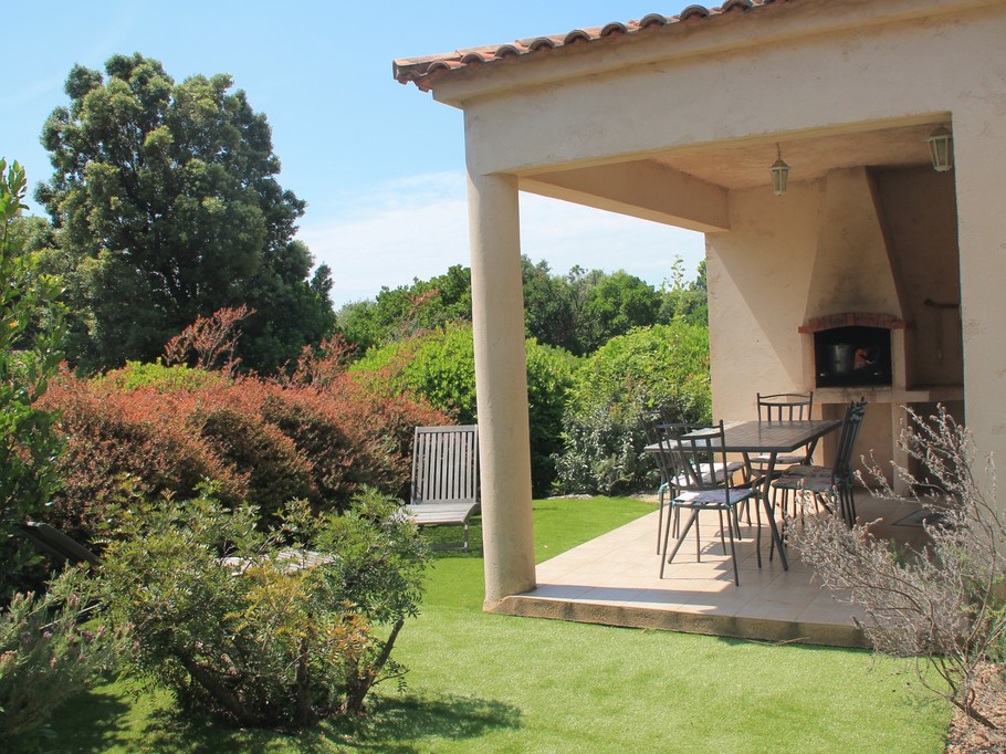 Coin détente devant terrasse