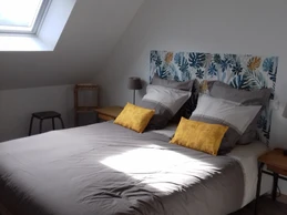 La maison d'à côté - St Jouan - chambre à l'étage