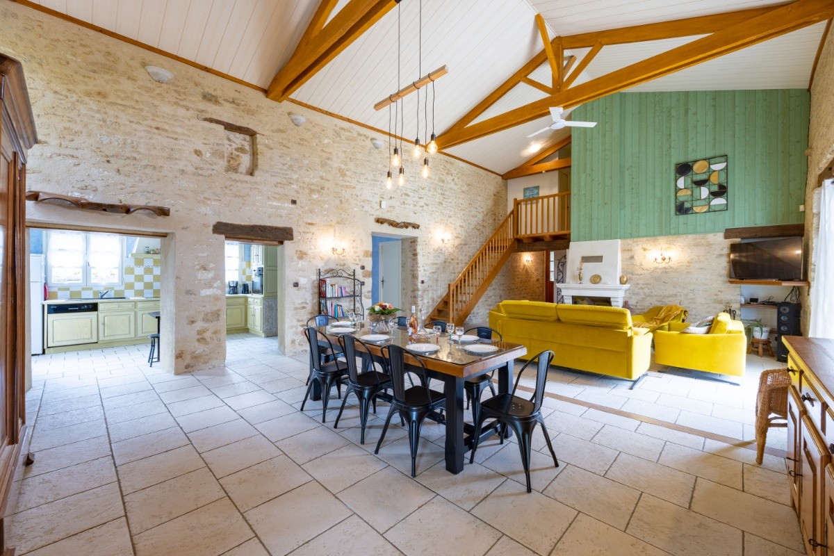 Pièce de vie : 65 m²