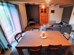 Rez-de-chaussée : Séjour-salon-salle à manger