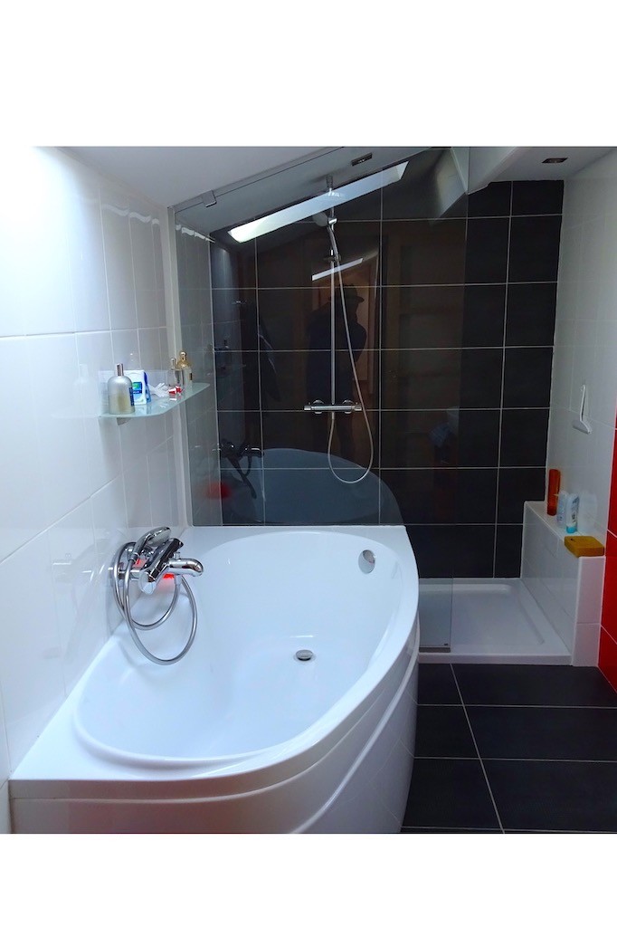 La salle de bain à l'étage