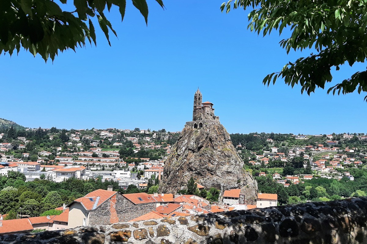Vue depuis l'Hôtel du département - Chapelle et rocher St-Michel d'Aiguilhe - 43000