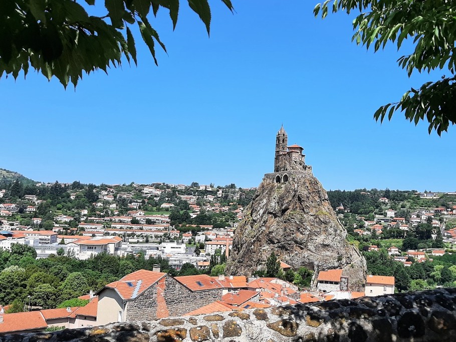 Vue depuis l'Hôtel du département - Chapelle et rocher St-Michel d'Aiguilhe - 43000