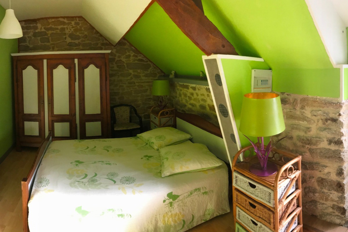 gîte "LE REPOS" chambre lit 140