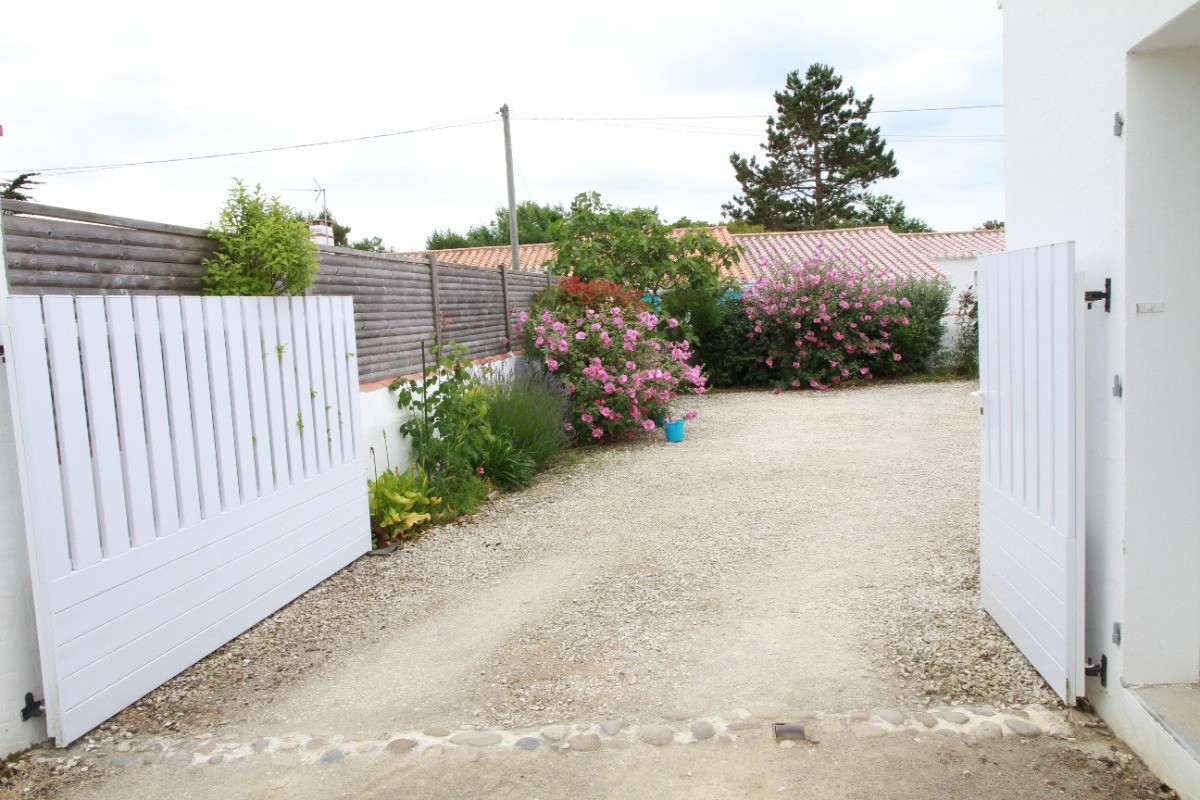 Entrée cour  de la location