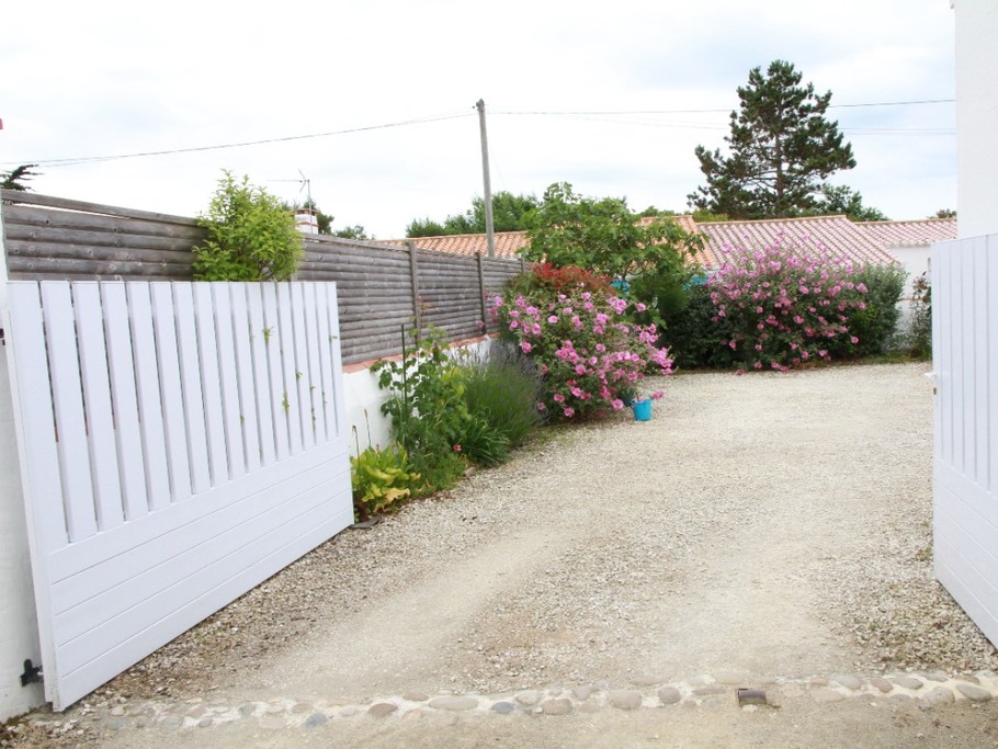 Entrée cour  de la location