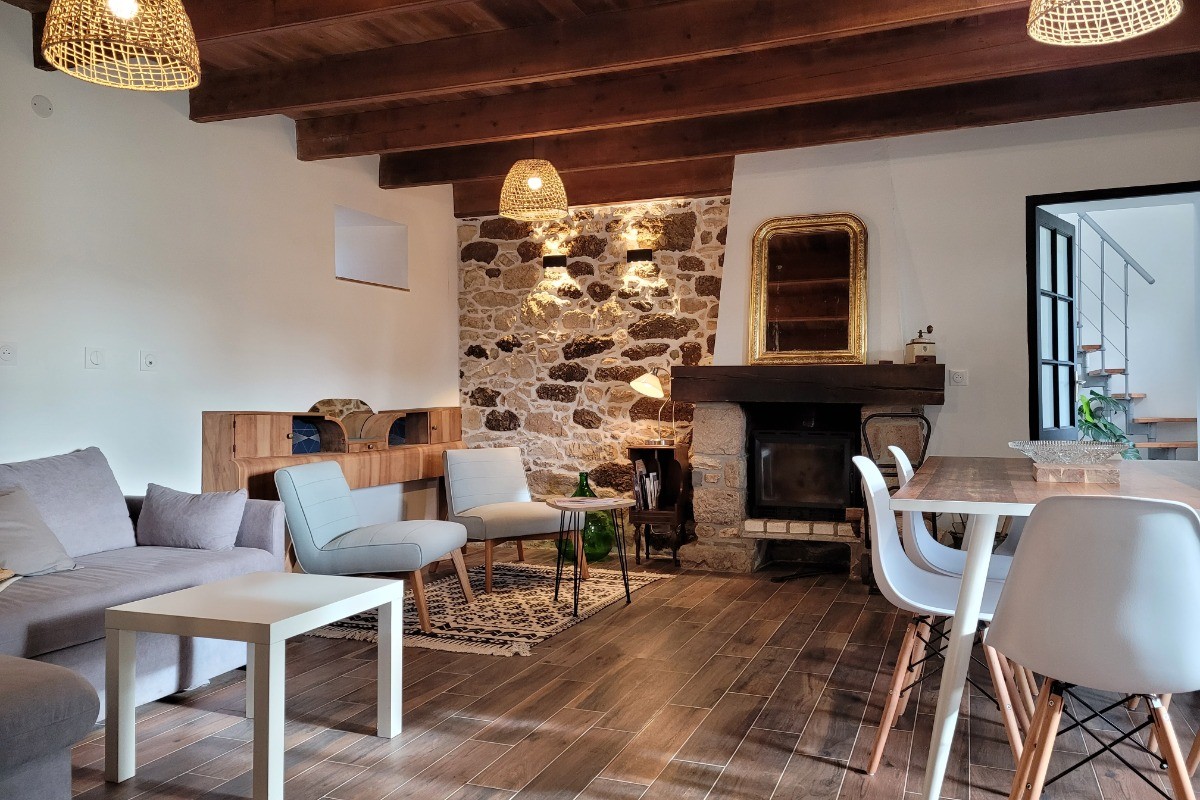 Location de vacances, Clévacances, Kerkohann, pièce à vivre au RDC avec espace salon et salle à manger