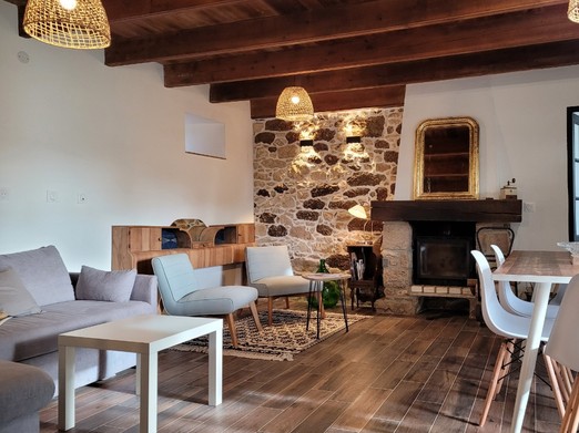 Location de vacances, Clévacances, Kerkohann, pièce à vivre au RDC avec espace salon et salle à manger
