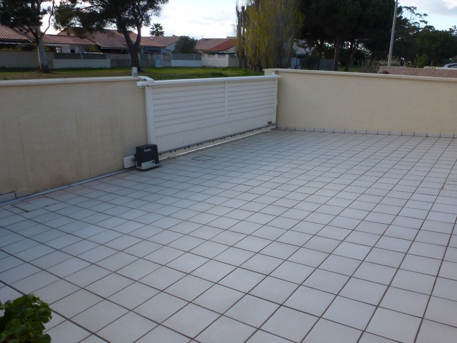 place de parking pour voiture - portail avec BIP