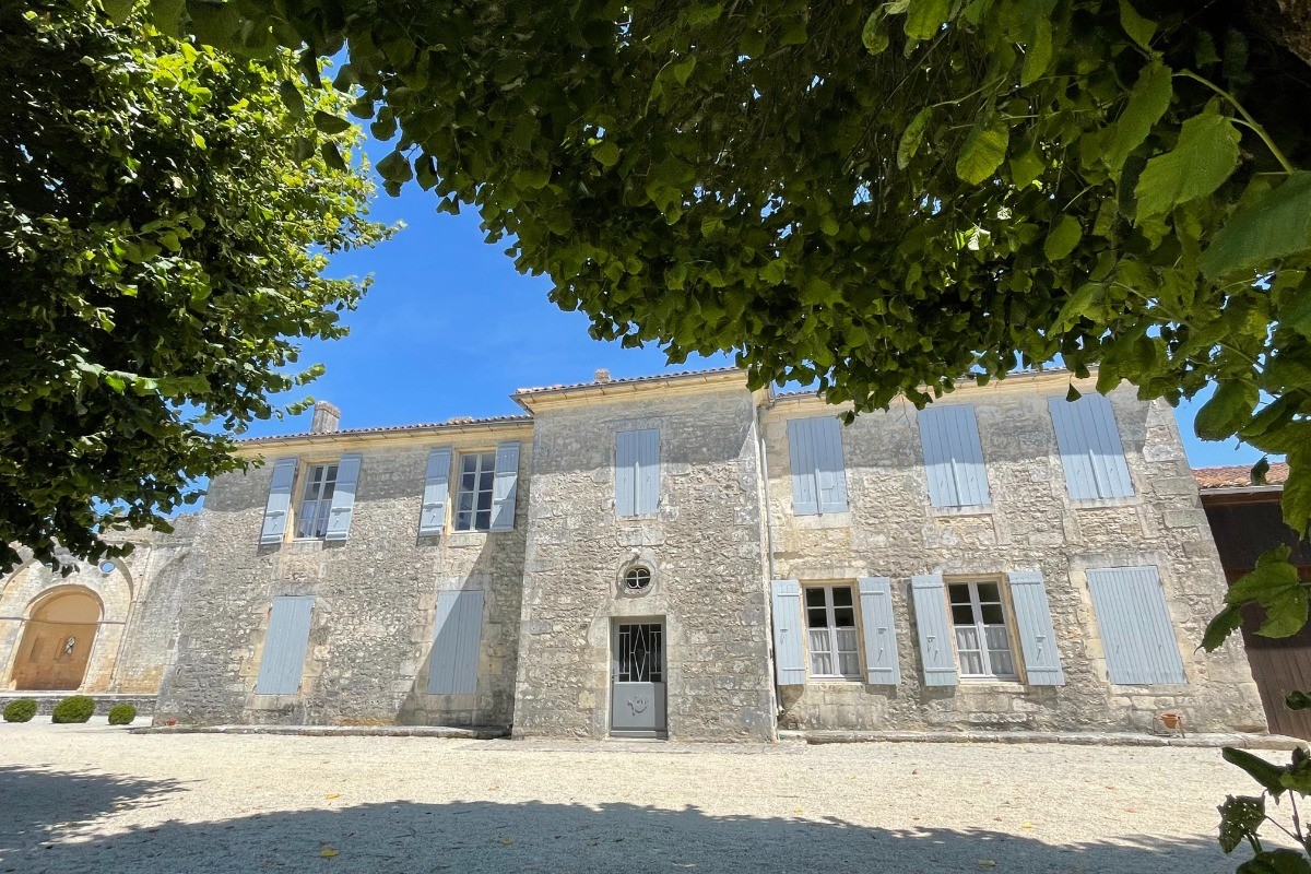 Vue des gîtes de l'abbaye de Trizay