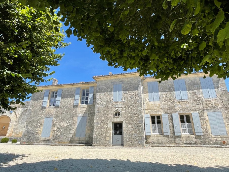 Vue des gîtes de l'abbaye de Trizay