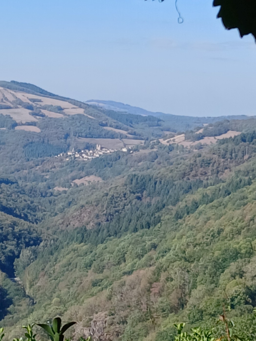 Vallée du lot ,vue de l'intérieur du gîte