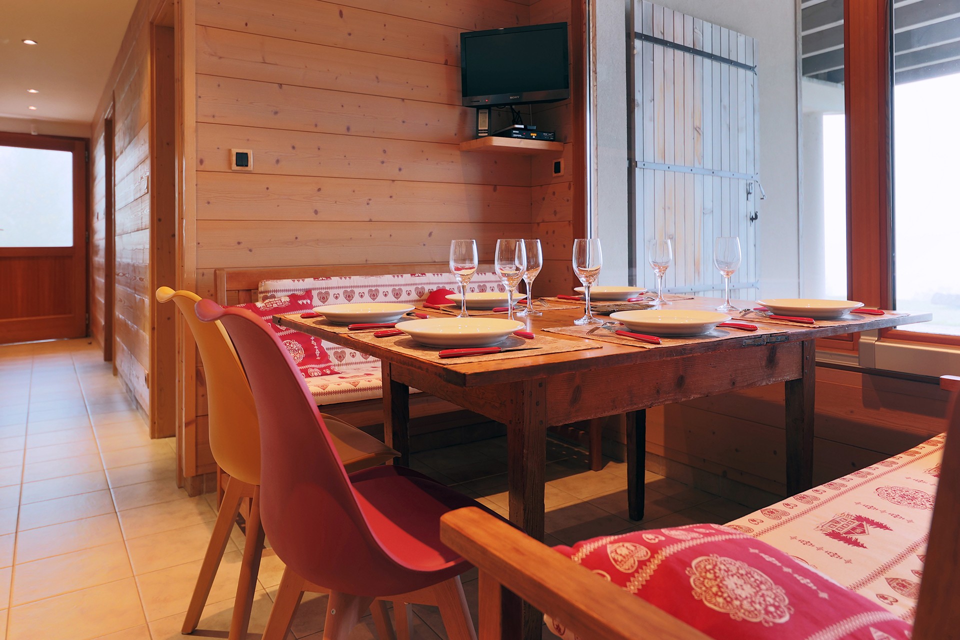 Séjour - Gîte Les Neufs Lieux – Gérardmer, 4 étoiles, piscine et vue imprenable sur le lac