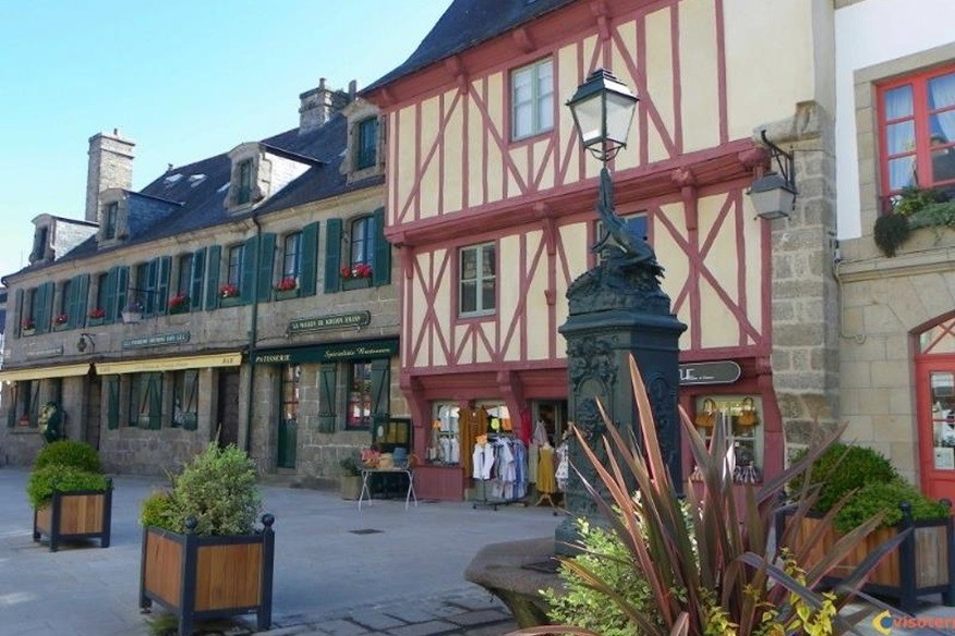 Walled town interior - Concarneau