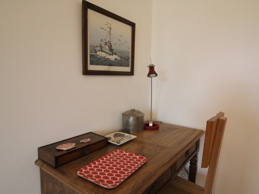 Chambre 2 - bureau  - Gîte de la Sauvegarde
