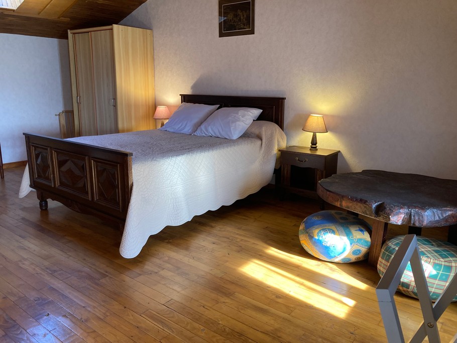 2ème chambre à l'étage lit 140