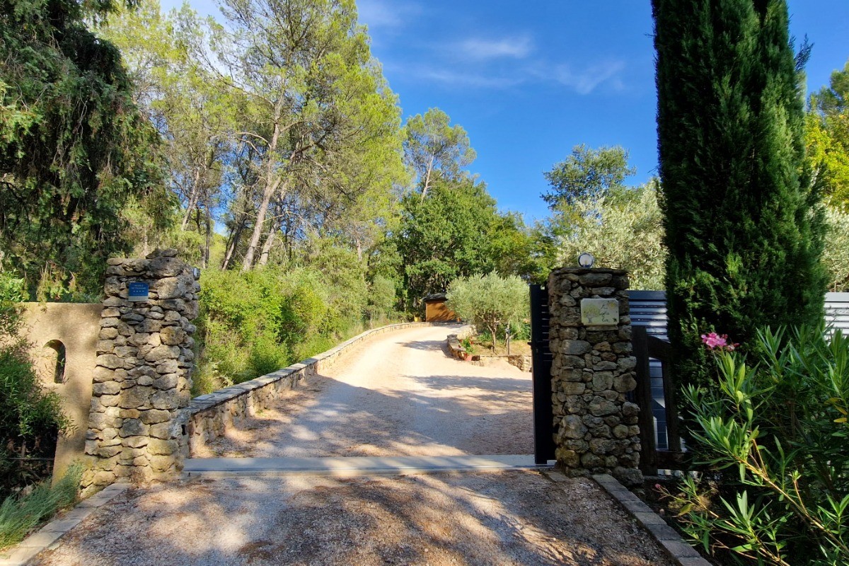 Entrée de la Propriété