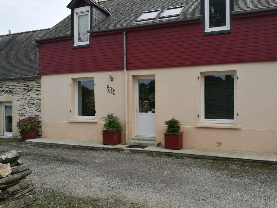 Vue avant gite " L 'Argoat "