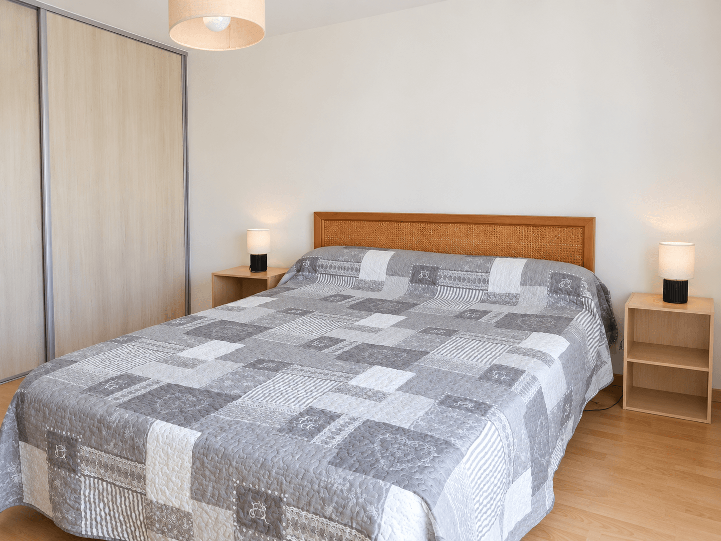 Chambre avec lit 140