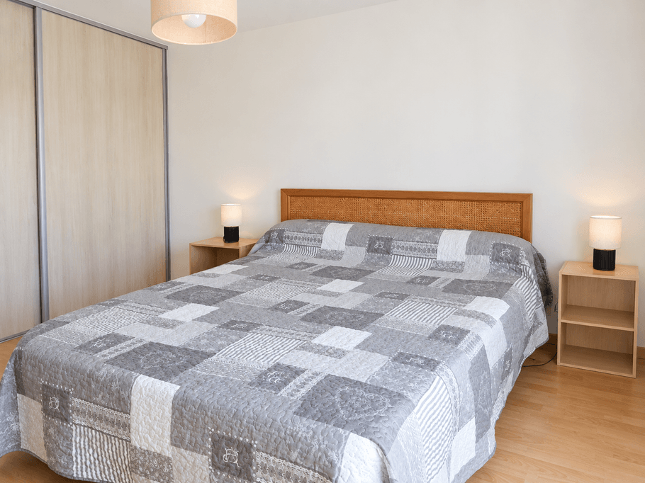 Chambre avec lit 140
