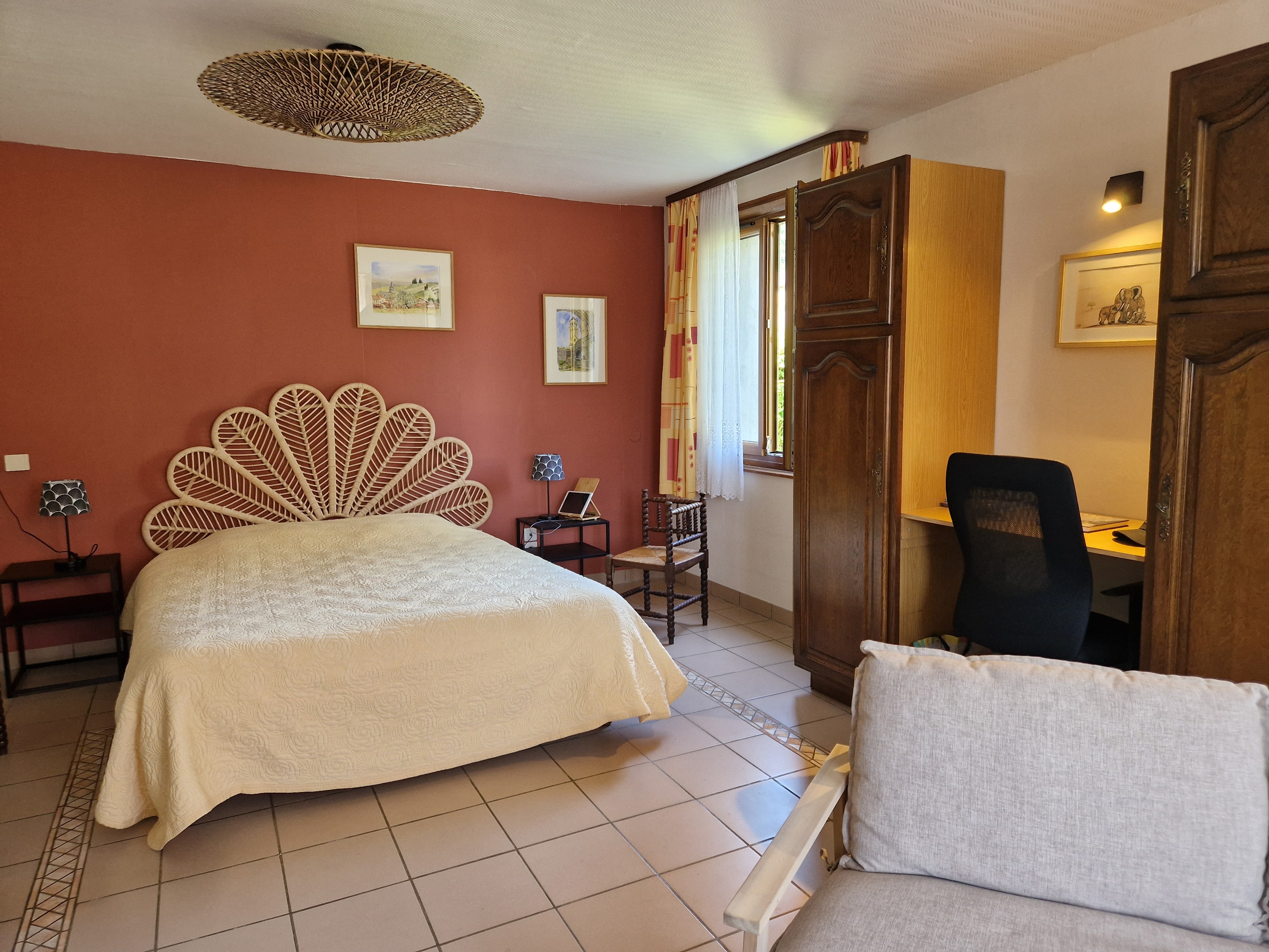Lit et espace bureau - Chambre d'hôtes l'An 12 - Prairial