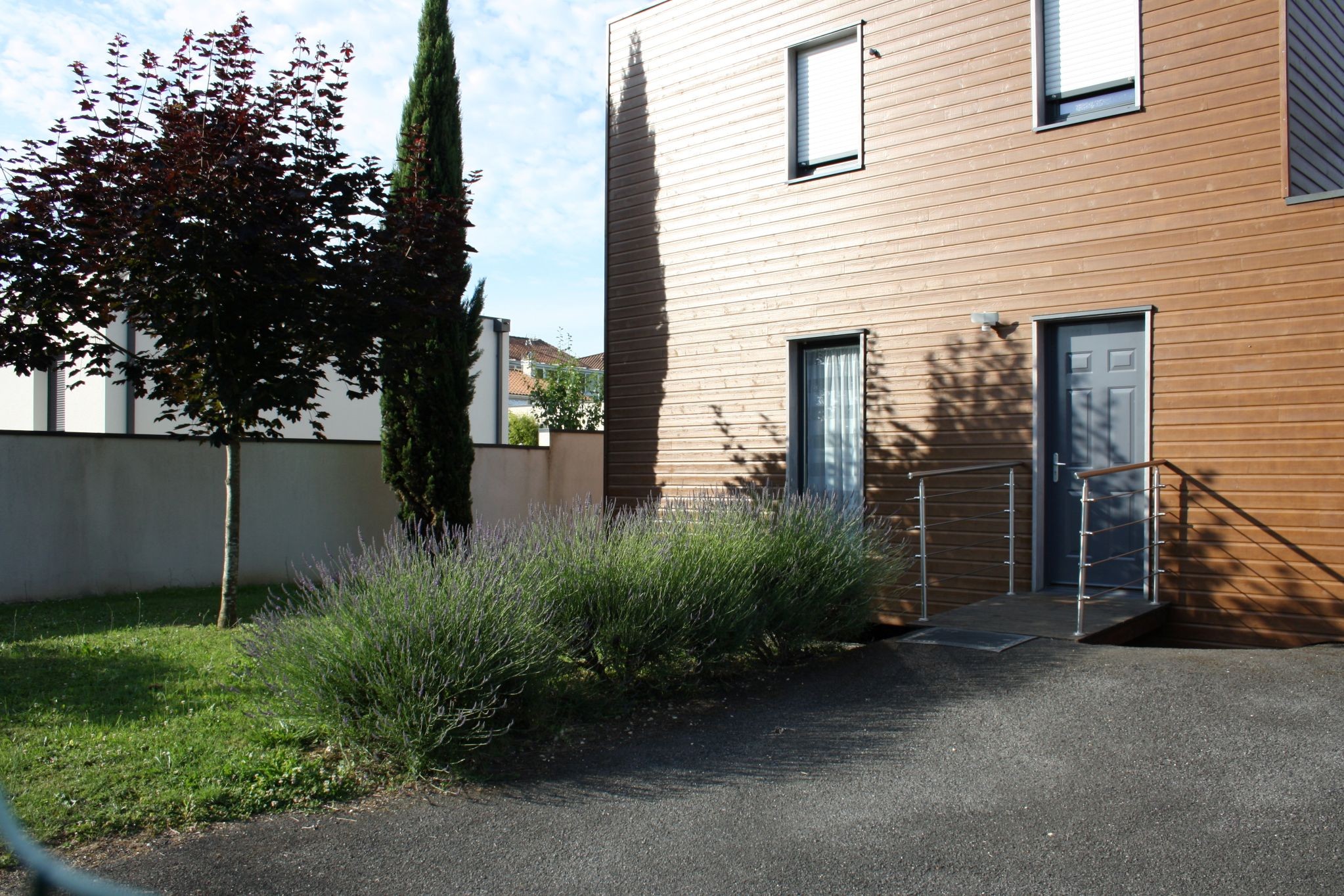 Maison de vacances pour 4 à 6 personnes "Les Milleraux", avec jardin clos et garage pour vélos et motos, près d'Angoulême