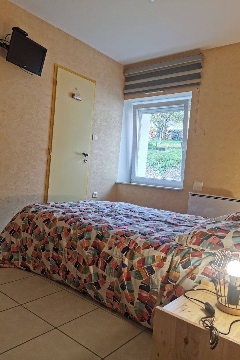 chambre jaune accès sdb - Maison mitoyenne à Bussang