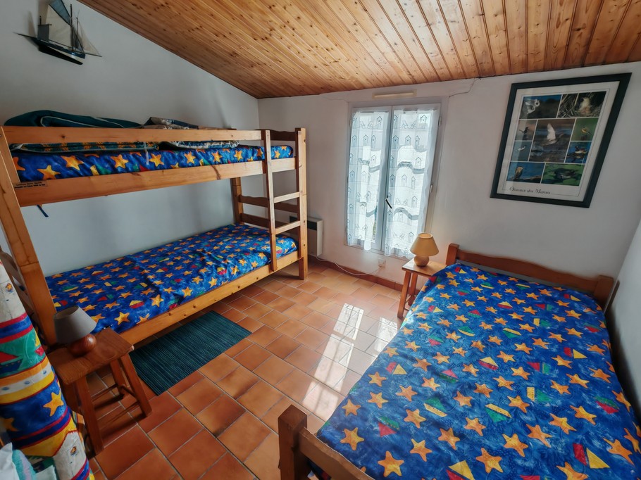 Chambre avec 3 lits de 90